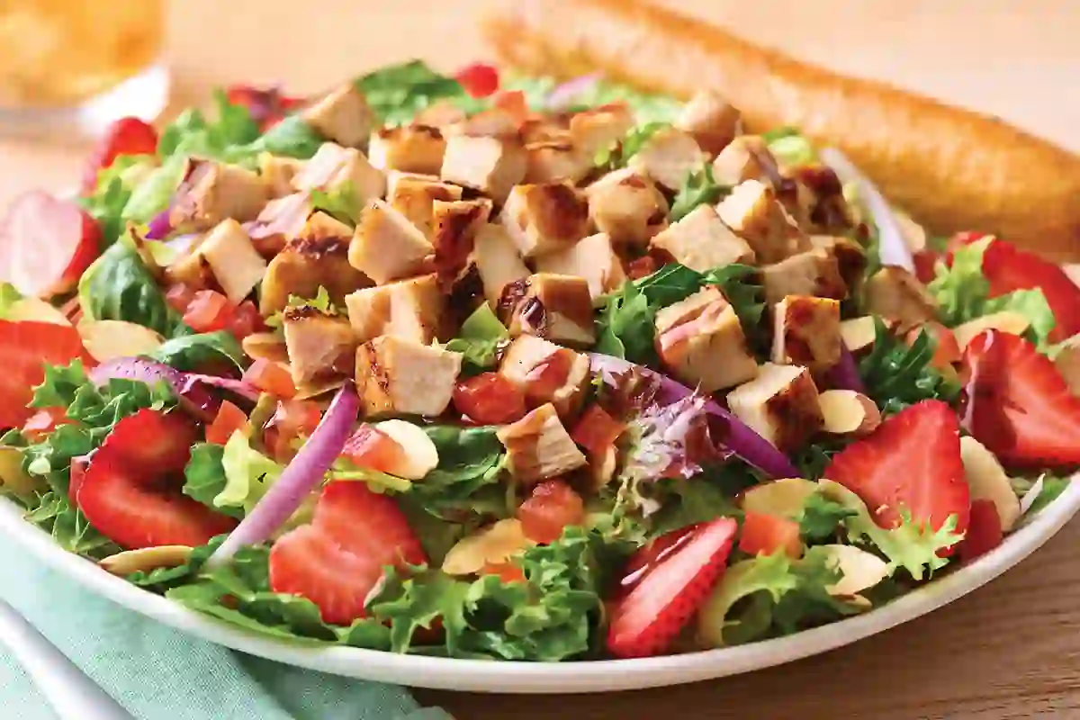Applebee's Strawberry Balsamic Chicken Salad