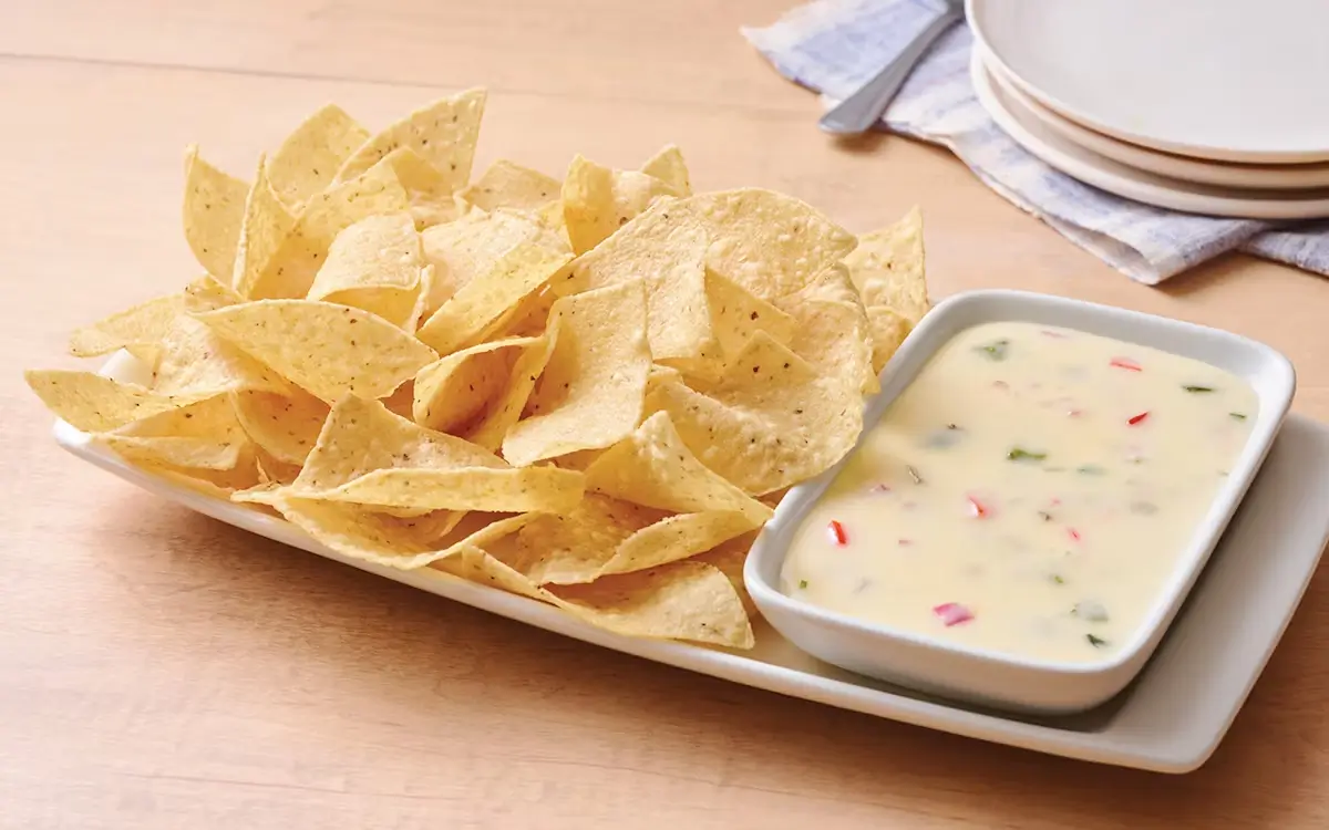 Applebee's White Queso Dip & Chips